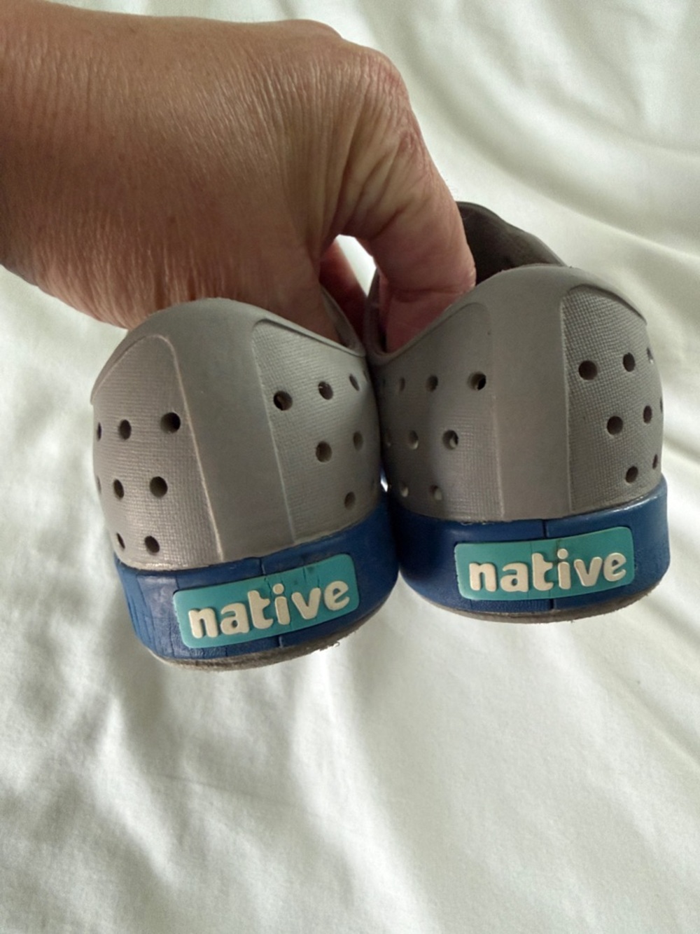 Native Kids Jefferson Slip-On Shoe in Gray with Blue Size J1 - Picture 4 of 10
